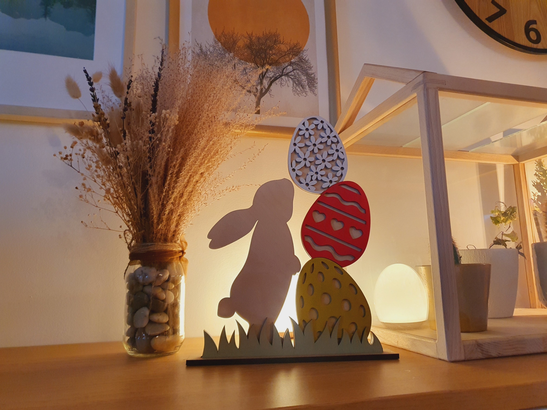 Królik drewniany i pisanki