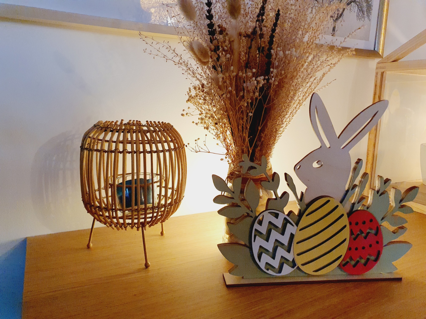 Królik drewniany z pisankami - obrazek 2